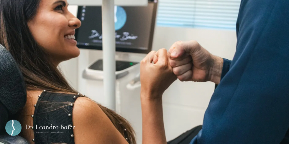 Dr. Leandro Baier | Clínica de Odontologia Estética em Blumenau, SC Prótese Sob Implante Imediata Recuperando o Sorriso com Rapidez