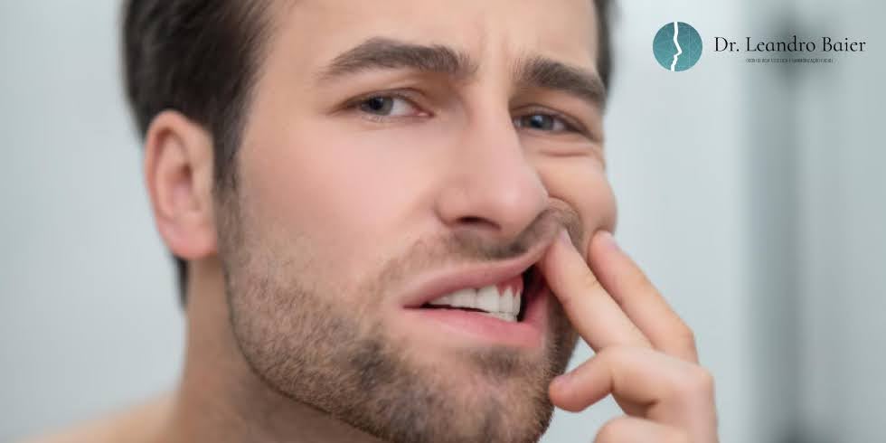 Dr. Leandro Baier | Clínica de Odontologia Estética em Blumenau, SC Dentes se Desgastando? Entenda os Sintomas Que Passam Despercebidos