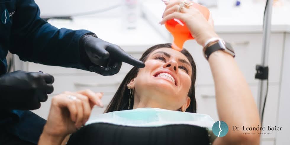 Dr. Leandro Baier | Clínica de Odontologia Estética em Blumenau, SC Quando É Hora de Investir em um Sorriso Estético? Dicas Para Avaliar