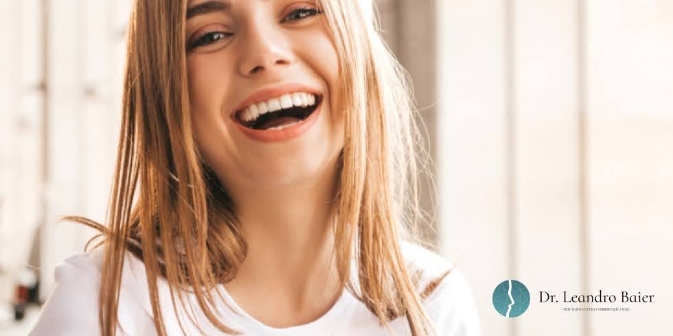 Dr. Leandro Baier | Clínica de Odontologia Estética em Blumenau, SC Quando É Hora de Investir em um Sorriso Estético? Dicas Para Avaliar